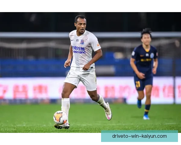 英超本·戴维斯状态回暖，近期表现稳健引人关注