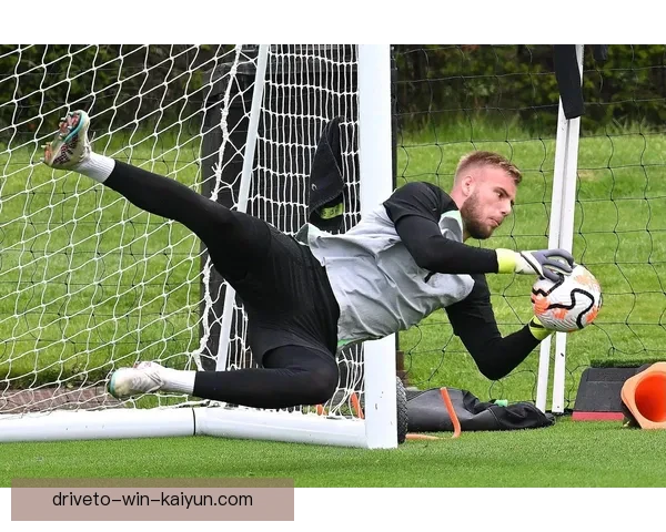 阿利松出球能力解析：利物浦门将本赛季长传成功率与推进效率持续提升